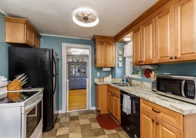 Photo 2 of Single family home for sale at 53 Elizabeth St, Gardner, MA 01440 | MLS# 73588331 | Listing updated on 2026-10-12