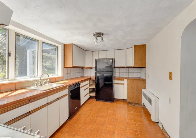 Photo 3 of Single family home for sale at 193 Haverhill St, North Reading, MA 01864 | MLS# 73574818 | Listing updated on 2026-09-13