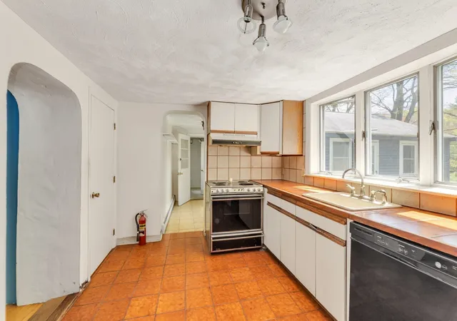 Photo 4 of Single family home for sale at 193 Haverhill St, North Reading, MA 01864 | MLS# 73574818 | Listing updated on 2026-09-13