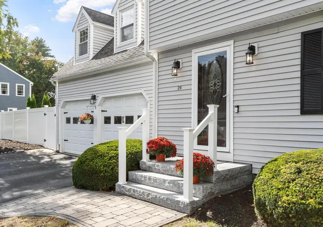 Photo 2 of Single family home for sale at 26 Lee St, Lancaster, MA 01523 | MLS# 73581490 | Listing updated on 2026-10-12