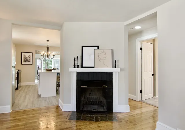Photo 4 of Sale Pending at 137 Cloran St, Springfield, MA 01109 | MLS# 73570470 | Listing updated on 2026-09-18