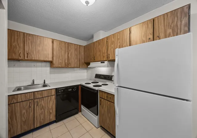 Photo 3 of Condo for sale at 9 Thayer Pond Dr #8, North Oxford, MA 01537 | MLS# 73576062 | Listing updated on 2026-09-15