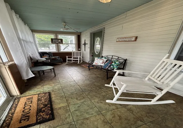 Photo 3 of Single family home for sale at 27 Border St, Springfield, MA 01104 | MLS# 73576055 | Listing updated on 2026-09-29
