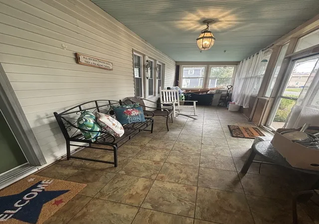 Photo 4 of Single family home for sale at 27 Border St, Springfield, MA 01104 | MLS# 73576055 | Listing updated on 2026-09-29