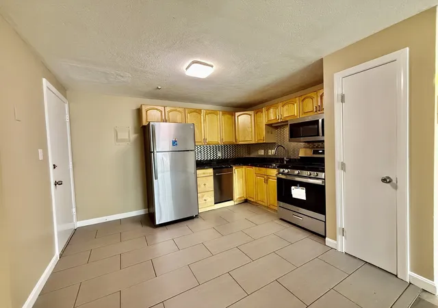 Photo 3 of Condo for sale at 5 Kenmar Dr #7, Billerica, MA 01821 | MLS# 73575158 | Listing updated on 2026-09-17