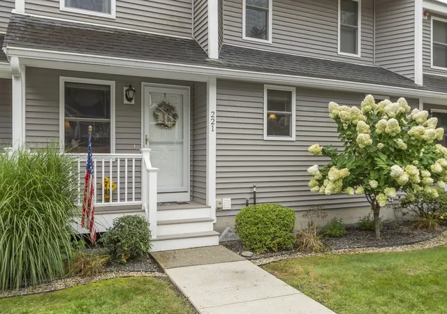Photo 1 of Sale Pending at 221 Bayberry Hl Ln #221, Leominster, MA 01453 | MLS# 73571999 | Listing updated on 2026-09-29