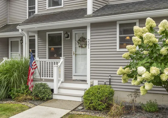 Photo 2 of Sale Pending at 221 Bayberry Hl Ln #221, Leominster, MA 01453 | MLS# 73571999 | Listing updated on 2026-09-29