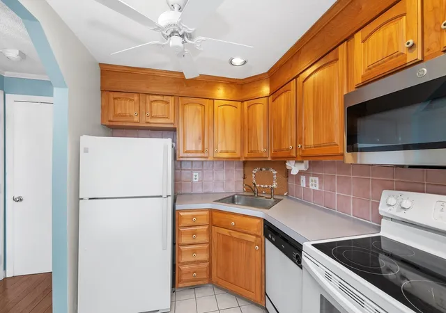 Listing Photo 5 - Condo for sale in building located at 44 Lexington Ave, Gloucester, MA 01930 - Unit #42