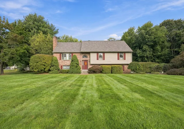 Photo 2 of Single family home for sale at 423 Buxton St, North Smithfield, RI 02896 | MLS# 73580281 | Listing updated on 2026-10-10