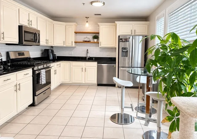 Listing Photo 3 - Condo for sale in building located at 627 Revere Bch Pkwy, Revere, MA 02151 - Unit #627