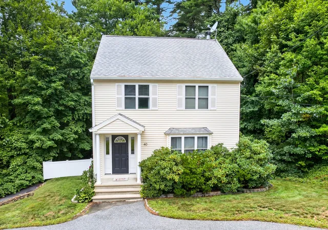 Photo 2 of Single family home for sale at 40 Hartford Ave N, Upton, MA 01568 | MLS# 73573230 | Listing updated on 2026-09-12