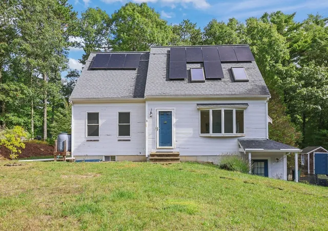 Photo 3 of Sale Pending at 9 Beachwood Dr, Buzzards Bay, MA 02532 | MLS# 73585567 | Listing updated on 2026-10-07