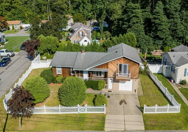 Photo 2 of Single family home for sale at 861 Pine Hl Dr, New Bedford, MA 02745 | MLS# 73574647 | Listing updated on 2026-09-13