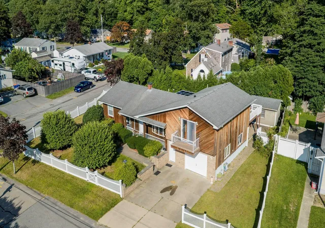 Photo 3 of Single family home for sale at 861 Pine Hl Dr, New Bedford, MA 02745 | MLS# 73574647 | Listing updated on 2026-09-13
