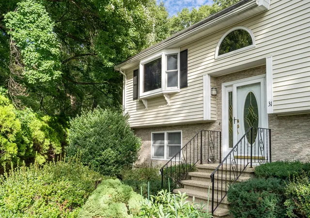 Photo 2 of Single family home for sale at 31 Wildmere Ave, Burlington, MA 01803 | MLS# 73572235 | Listing updated on 2026-09-14