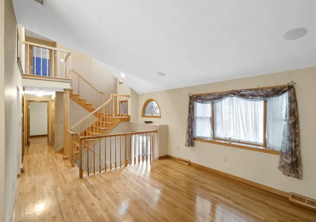 Photo 4 of Single family home for sale at 31 Wildmere Ave, Burlington, MA 01803 | MLS# 73572235 | Listing updated on 2026-09-14