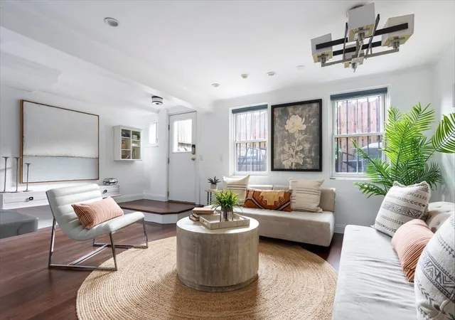 Listing Photo 4 - Condo for sale in building located at 25 Dartmouth St, Boston, MA 02116 - Unit #1