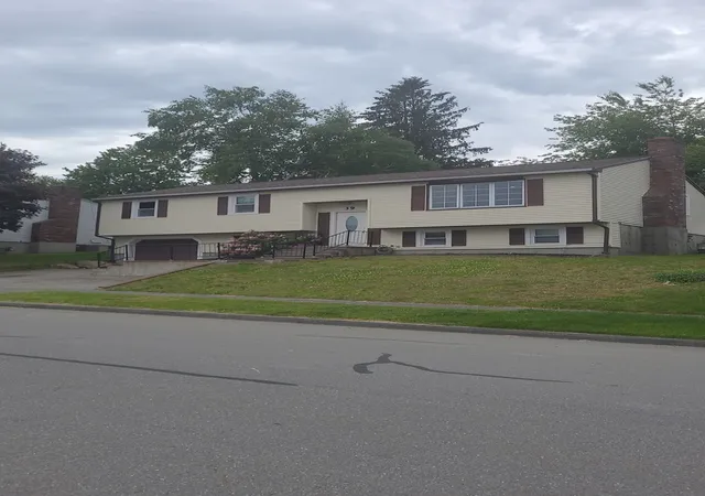 Photo 3 of Single family home for sale at 39 Westport Rd, Worcester, MA 01605 | MLS# 73572350 | Listing updated on 2026-09-16
