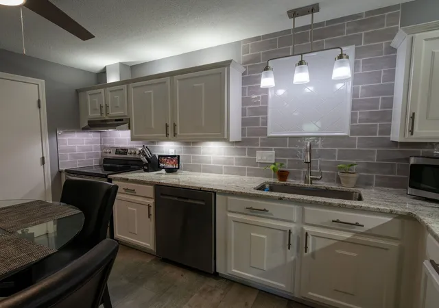Photo 3 of Sale Pending at 6 Autumn Leaf Dr #18, Nashua, NH 03060 | MLS# 73571588 | Listing updated on 2026-09-08