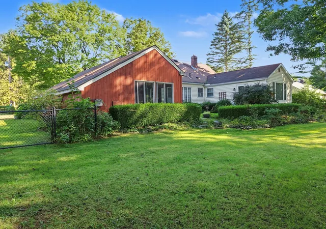 Photo 3 of Single family home for sale at 170 Barton Rd, Greenfield, MA 01301 | MLS# 73583721 | Listing updated on 2026-10-03