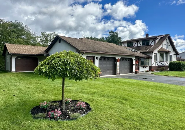Photo 3 of Single family home for sale at 122 Haviland St, Ludlow, MA 01056 | MLS# 73574681 | Listing updated on 2026-09-13