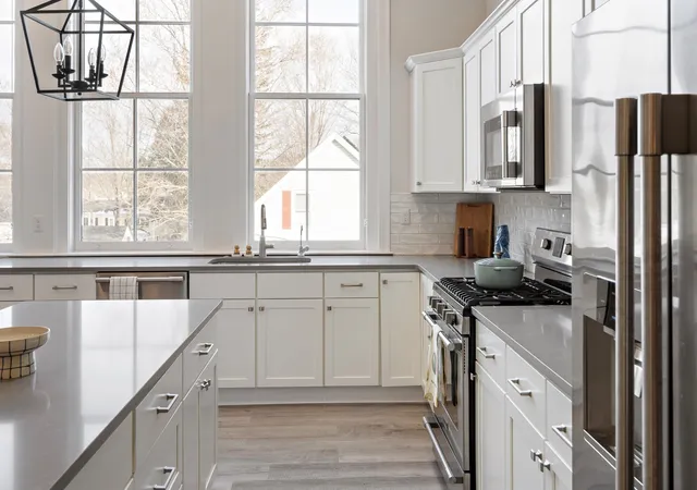 Listing Photo 3 - Condo for sale in building located at 10 Congress St, Amesbury, MA 01913 - Unit #301
