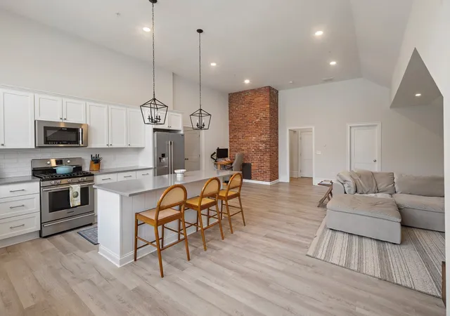 Listing Photo 5 - Condo for sale in building located at 10 Congress St, Amesbury, MA 01913 - Unit #301