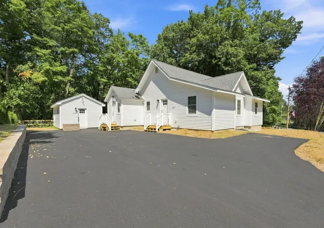 Photo 1 of Single family home for sale at 204 River Dr, Hadley, MA 01035 | MLS# 73583623 | Listing updated on 2026-10-03