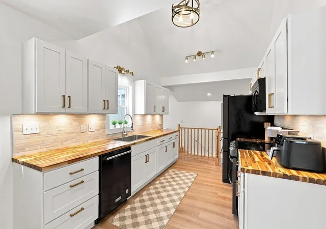 Photo 3 of Single family home for sale at 204 River Dr, Hadley, MA 01035 | MLS# 73583623 | Listing updated on 2026-10-03