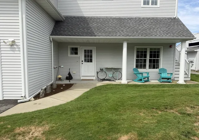 Listing Photo 4 - Condo for sale in building located at 919 Bay, Fall River, MA 02724 - Unit #110