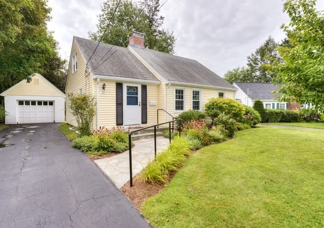 Photo 1 of Sale Pending at 27 Mayflower Cir, Worcester, MA 01606 | MLS# 73572077 | Listing updated on 2026-09-29