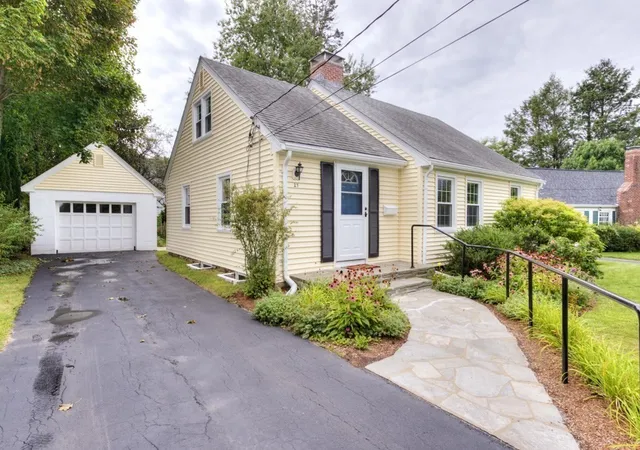 Photo 3 of Sale Pending at 27 Mayflower Cir, Worcester, MA 01606 | MLS# 73572077 | Listing updated on 2026-09-29