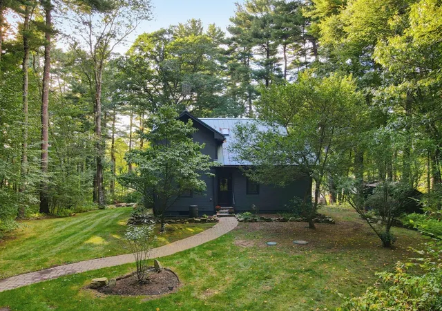 Photo 3 of Sale Pending at 510 Mendon St, Uxbridge, MA 01569 | MLS# 73581647 | Listing updated on 2026-10-14