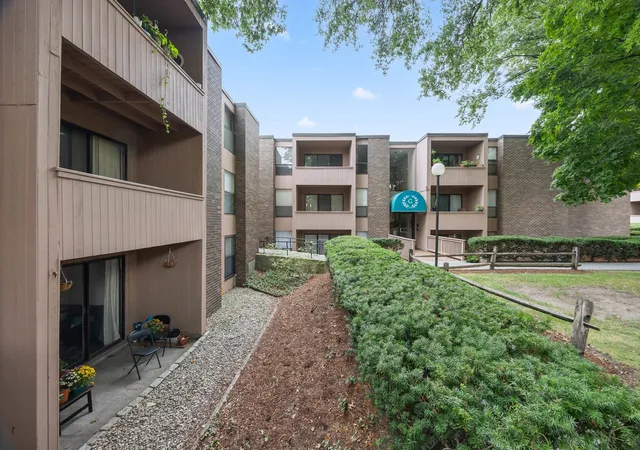 Photo 2 of Condo for sale at 10 Shrewsbury Green Dr #I, Shrewsbury, MA 01545 | MLS# 73575783 | Listing updated on 2026-09-14
