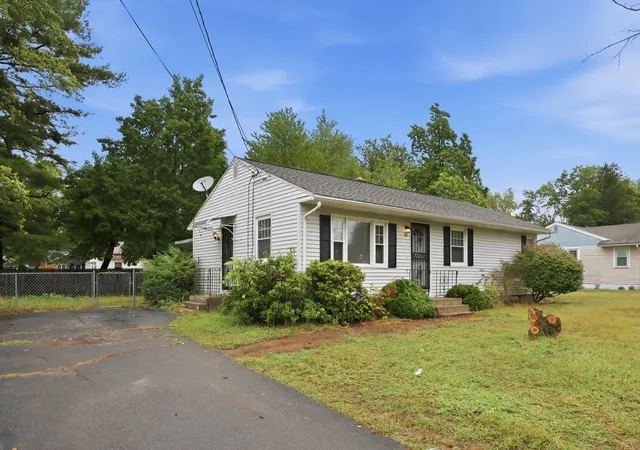 Photo 2 of Single family home for sale at 52 Navajo Rd, Springfield, MA 01109 | MLS# 73571203 | Listing updated on 2026-09-06