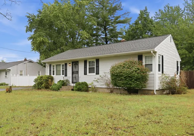 Photo 3 of Single family home for sale at 52 Navajo Rd, Springfield, MA 01109 | MLS# 73571203 | Listing updated on 2026-09-06