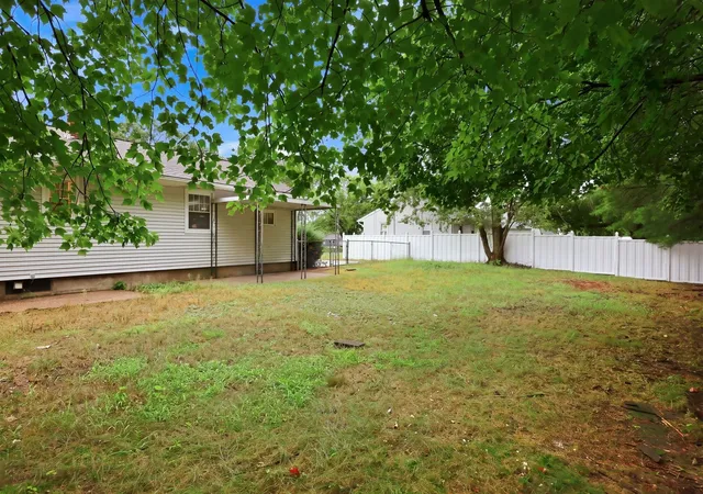 Photo 3 of Single family home for sale at 52 Navajo Rd, Springfield, MA 01109 | MLS# 73571203 | Listing updated on 2026-09-06