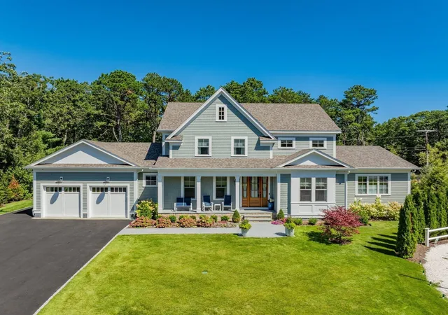 Photo 3 of Single family home for sale at 7 Willow Cir, Mashpee, MA 02649 | MLS# 73585642 | Listing updated on 2026-10-06