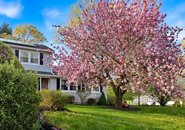 Photo 3 of Sale Pending at 9 Sparhawk Dr, Burlington, MA 01803 | MLS# 73571586 | Listing updated on 2026-09-21