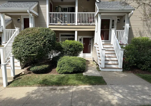 Photo 2 of Condo for sale at 18 Devon Cmns Ln #18, Braintree, MA 02184 | MLS# 73570778 | Listing updated on 2026-09-30