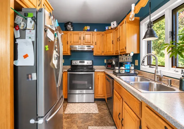 Photo 3 of Single family home for sale at 88 Bell St, North Brookfield, MA 01535 | MLS# 73582695 | Listing updated on 2026-10-16