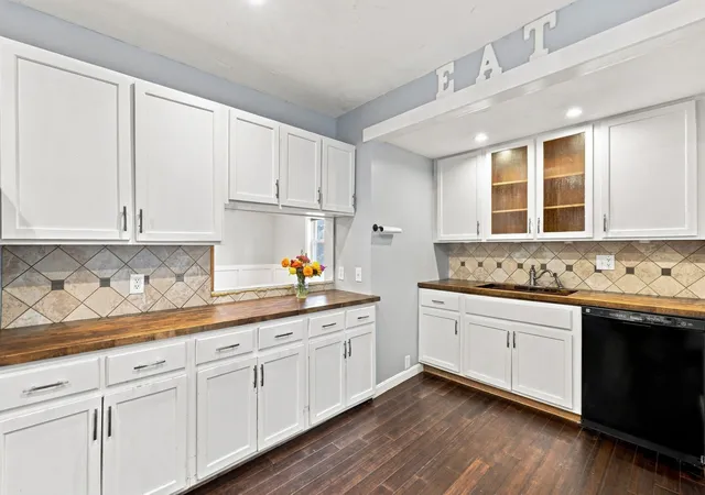 Photo 4 of House for sale at 126 Payson St, Fitchburg, MA 01420 | MLS# 73575336 | Listing updated on 2026-10-04