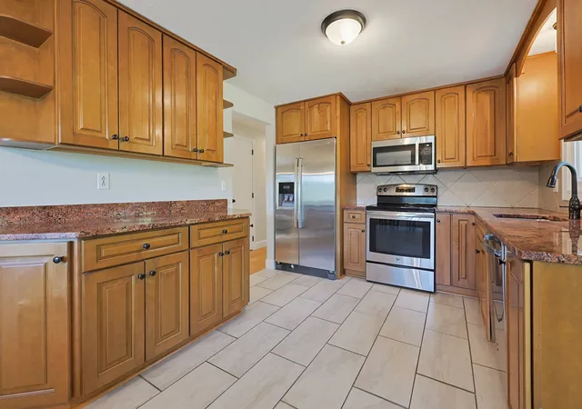 Photo 3 of Single family home for sale at 1 Garrison Dr, Plainville, MA 02762 | MLS# 73573972 | Listing updated on 2026-10-06