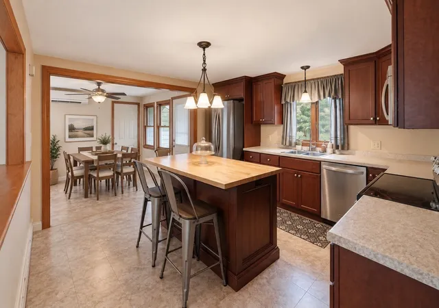 Photo 4 of Single family home for sale at 490 Union St, Leominster, MA 01453 | MLS# 73574146 | Listing updated on 2026-09-17