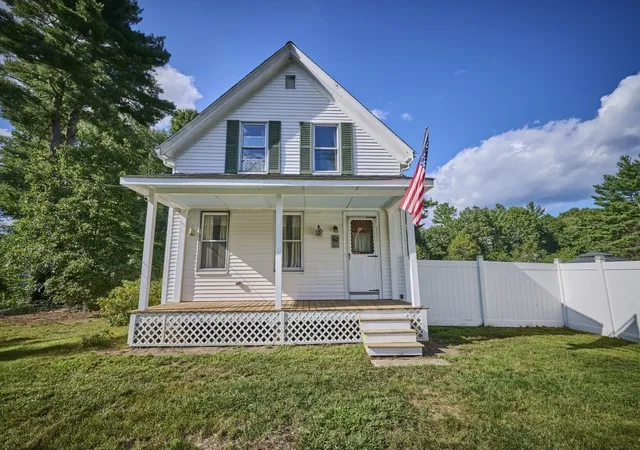 Photo 4 of Single family home for sale at 62 Chestnut St, Foxboro, MA 02035 | MLS# 73572187 | Listing updated on 2026-09-13