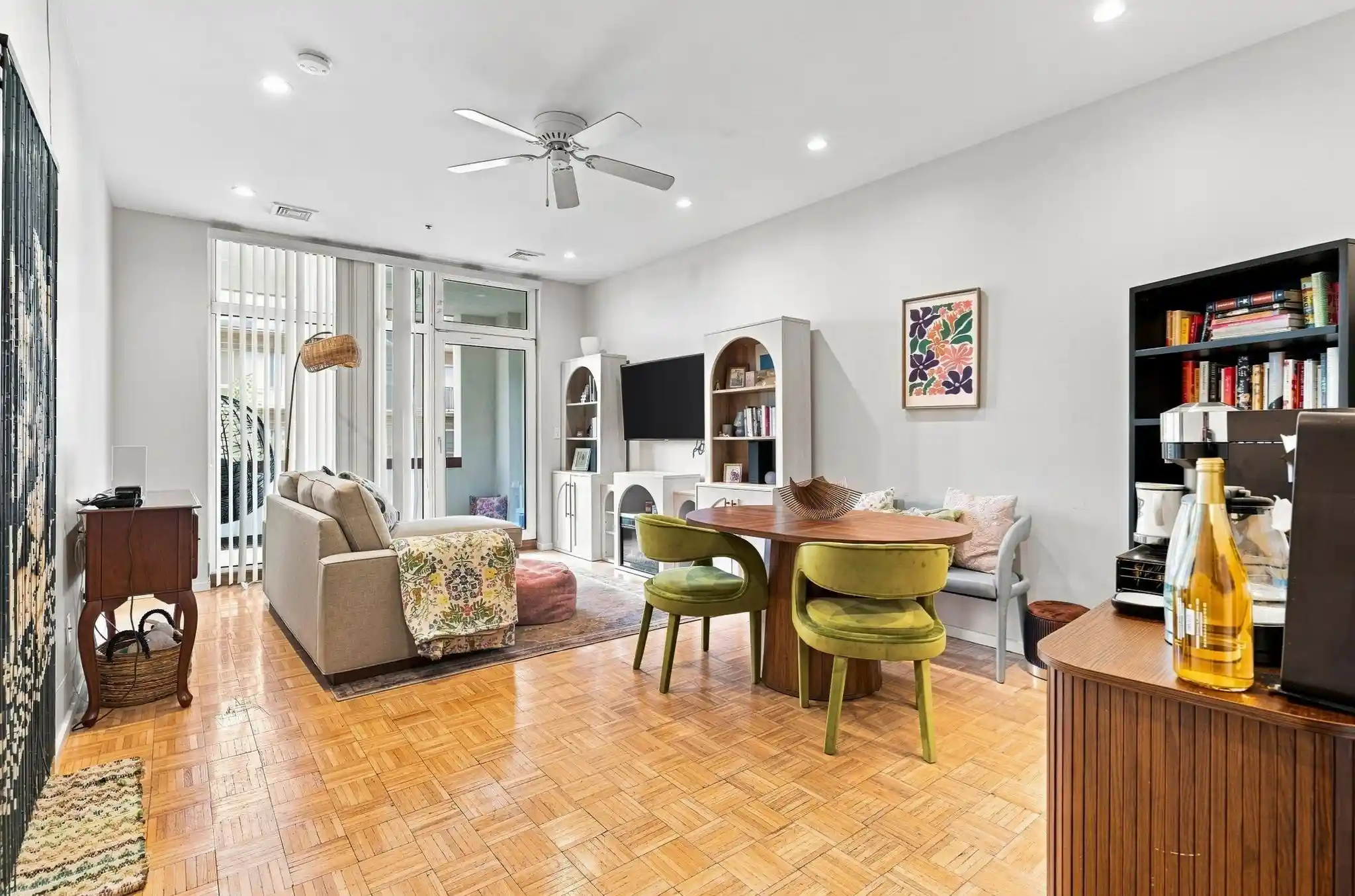 Listing Photo 2 - Condo for sale in The Mariner Condominium located at 300 Commercial St, Boston, MA 02109 - Unit #512