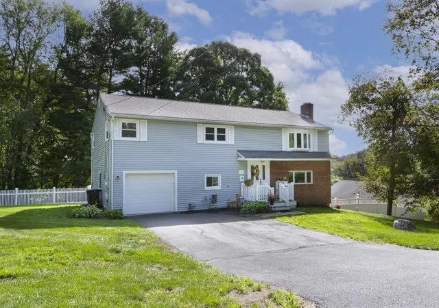 Single family home for sale at 4 Carter Rd, Worcester, MA 01609 | MLS# 73578907