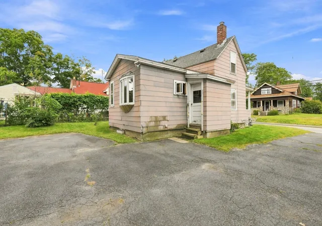 Photo 3 of Single family home for sale at 128 River St, Hudson, MA 01749 | MLS# 73572378 | Listing updated on 2026-09-06