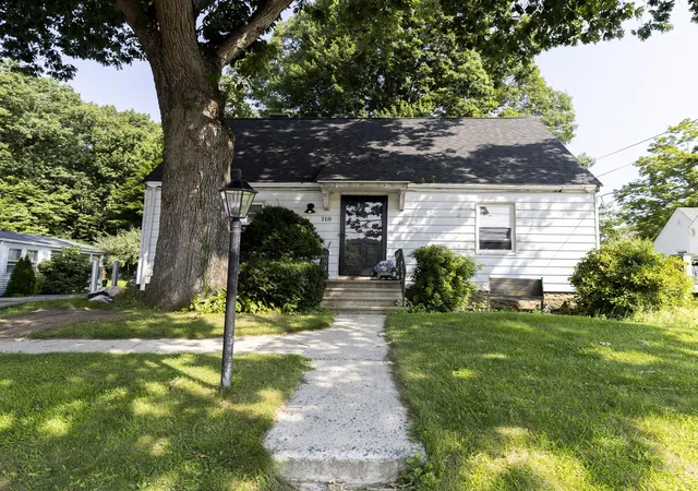 Photo 2 of Single family home for sale at 118 Ararat St, Worcester, MA 01606 | MLS# 73589437 | Listing updated on 2026-10-15