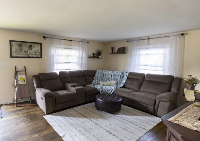 Photo 3 of Single family home for sale at 118 Ararat St, Worcester, MA 01606 | MLS# 73589437 | Listing updated on 2026-10-15